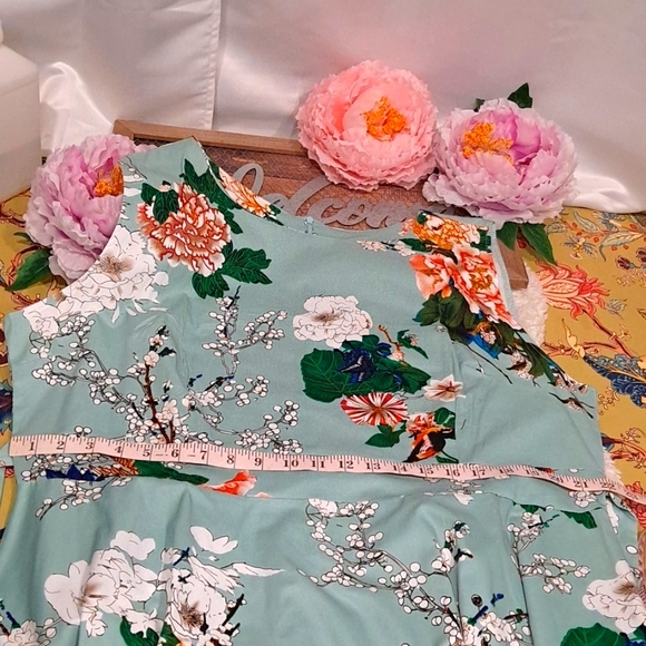 Lovely floral dress - Picture 12 of 14